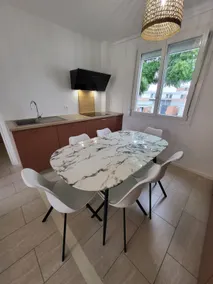 Between station and city center: 2 bedrooms for 4 - Image 4