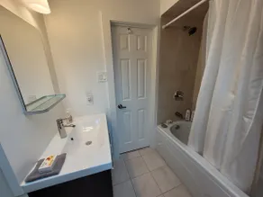 Roncy Loft - High Park 5-Star (no parties) - Image 3