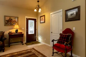 Beautiful Western Home in Pines near Crater Lake - Image 2
