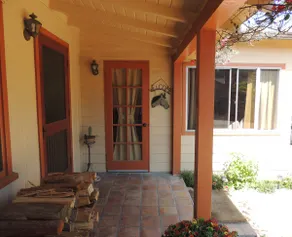 Large Sunny Studio 7 min Drive to Downtown & UCSB - Image 3