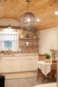 Delightful renovated summer kitchen - Image 5