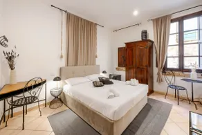 Luxury 5BR , 4BA Penthouse In the City Center - Image 4