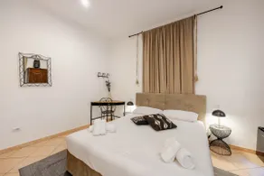 Luxury 5BR , 4BA Penthouse In the City Center - Image 5