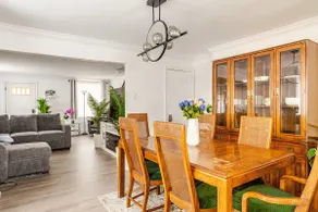 Philly Suburb Stay| Sleeps 8 | Free Parking | PHL - Image 3