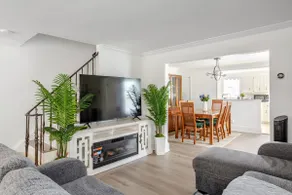 Philly Suburb Stay| Sleeps 8 | Free Parking | PHL - Image 5