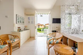 Oleander House apartments / garden - Image 2
