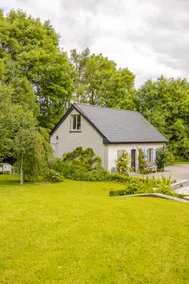 Fully equipped self-catering loft, 4 mins from M7 - Image 4
