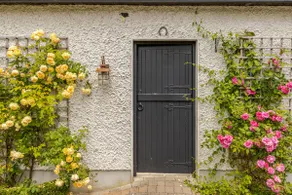 Fully equipped self-catering loft, 4 mins from M7 - Image 2