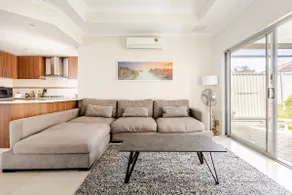 Stunning as new 3 Queen Home - Image 2