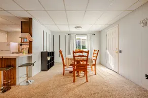 7 min drive from Airport, near stores - Image 3