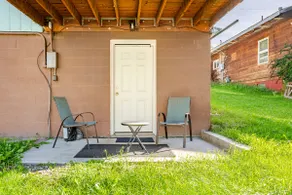 7 min drive from Airport, near stores - Image 5