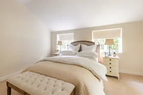 2 Bedroom Luxury Cottage (Secure & Quiet) - Image 5