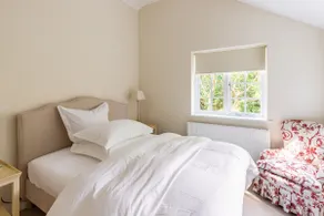 2 Bedroom Luxury Cottage (Secure & Quiet) - Image 4