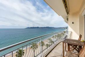 Penthouse apartment with roof terrace by the beach - Image 2