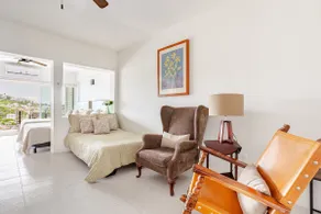 Apartment with balcony and ocean views - Image 2
