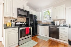 3BR/ 2 BATHS JPWalk to T / off st parking - Image 4
