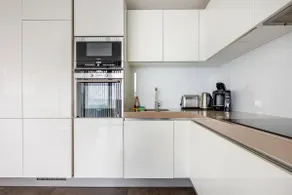 Beautiful Lakeside Flat - Image 5