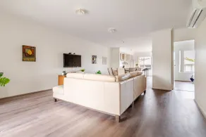 Modern Home in Springfield Lakes - Image 2