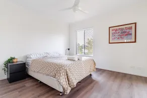 Modern Home in Springfield Lakes - Image 4