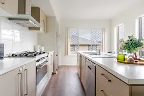 Modern Home in Springfield Lakes - Image 5