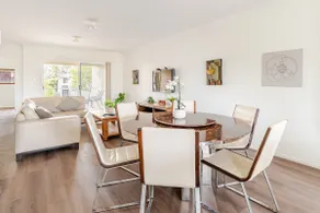 Modern Home in Springfield Lakes - Image 3