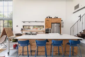 The grey house - Image 5