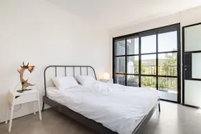 The grey house - Image 4
