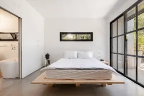 The grey house - Image 3
