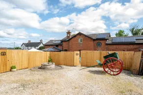 The Hurst Stable - Image 5