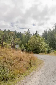Thetis Island Vineyard Cottage - Image 2