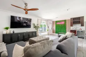 3BR stay with V RAE / Heated salt pool / mini-putt - Image 3