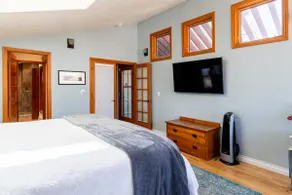 Luxurious Private Suite Close to Trails AND Town - Image 2