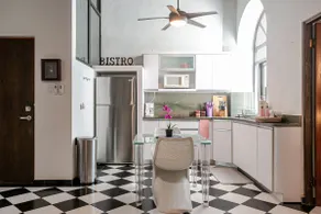 Spacious & Comfy Luxury Condo - Image 5