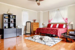 Modern 5Br/3.5Ba Home, King Bed + 4 Queens, 75” TV - Image 3
