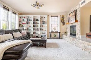 Modern 5Br/3.5Ba Home, King Bed + 4 Queens, 75” TV - Image 2