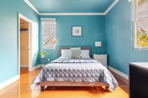 Modern 5Br/3.5Ba Home, King Bed + 4 Queens, 75” TV - Image 4