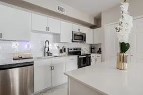 Modern Apartment in Bricktown Riverwalk - Image 4