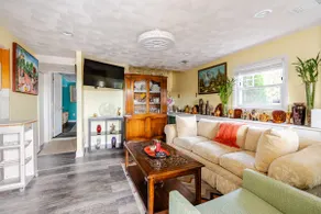 Clean, spacious In-Law Suite -Near Everything - Image 5