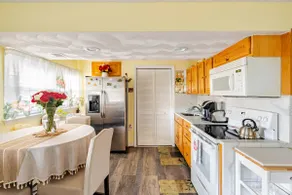 Clean, spacious In-Law Suite -Near Everything - Image 4