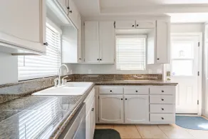 Beautiful Mission style craftsman - Image 3