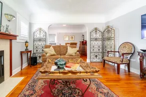Beautiful Mission style craftsman - Image 4