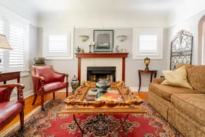 Beautiful Mission style craftsman - Image 5