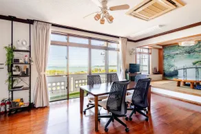 Oceanfront／Self Check-in／5 min to the Beach - Image 2