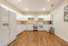 Quiet Getaway w/ Full Kitchen - Image 3