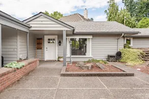 2BR near nature + city + PDX w/ patio + courtyard - Image 5