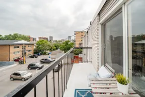 Beautiful Inner city condo! Quiet, cozy building. - Image 4