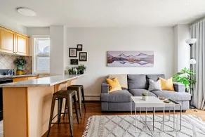 Beautiful Inner city condo! Quiet, cozy building. - Image 5