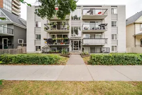 Beautiful Inner city condo! Quiet, cozy building. - Image 3