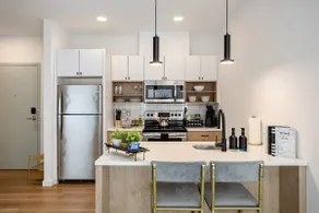 Luxury Apt · Rooftop + Gym · Steps to Yale - Image 2