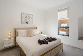 Luxury Apt · Rooftop + Gym · Steps to Yale - Image 3